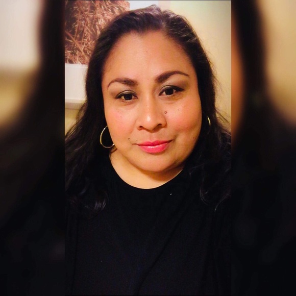 Meet your Posher, Julia - Picture 2 of 2